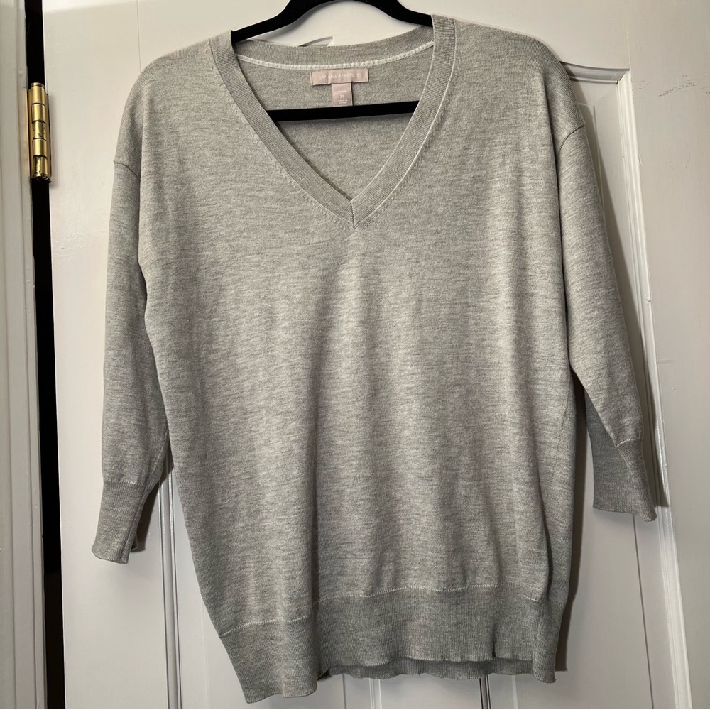 Banana Republic Light Grey Silk V Neck 3/4 Sleeve Top M
